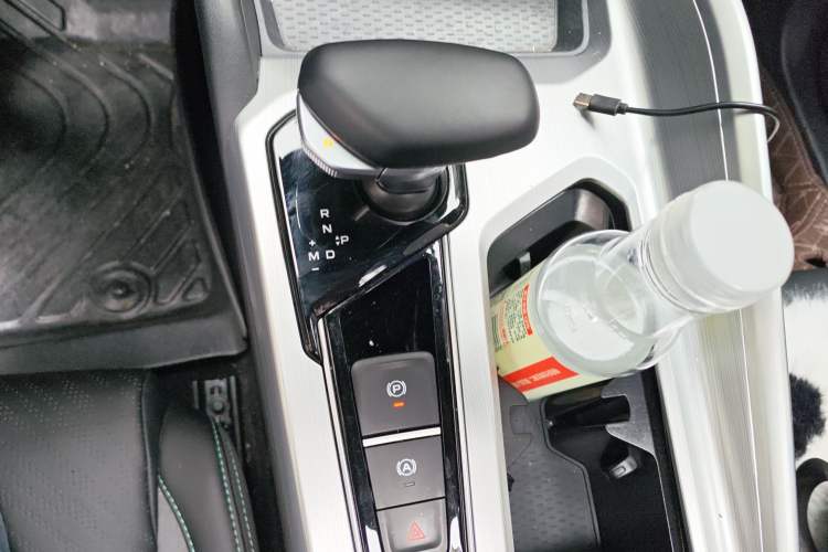 Used Geely Auto Preface 2023 2.0TD "Only This Verdant Green" Edition Gear Lever