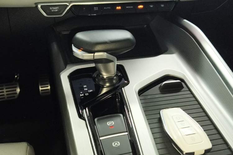 Used Geely Auto Preface 2023 2.0TD Prestige Version Gear Lever