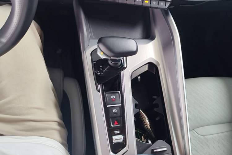 Used Geely Auto Preface 2023 2.0TD Prestige Version Gear Lever