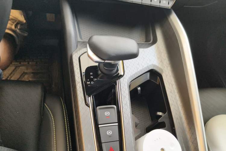 Used Geely Auto Preface 2023 1.5TD Kunlun Edition Gear Lever