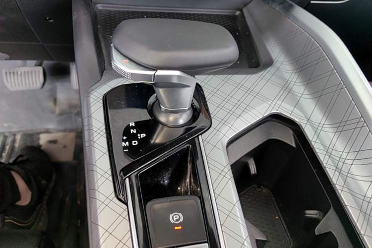 Used Geely Auto Preface 2023 2.0TD Luxury Version Gear Lever