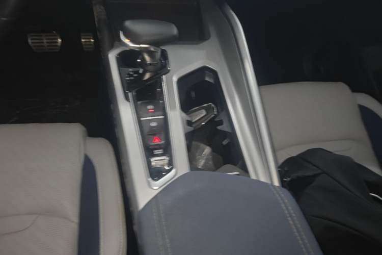 Used Geely Auto Preface 2023 2.0TD Prestige Version Gear Lever