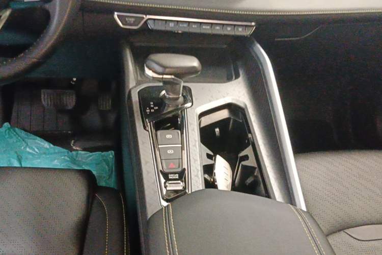 Used Geely Auto Preface 2023 1.5TD Kunlun Edition Gear Lever