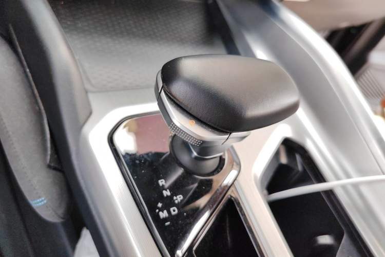 Used Geely Auto Preface 2023 2.0TD "Only This Verdant Green" Edition Gear Lever
