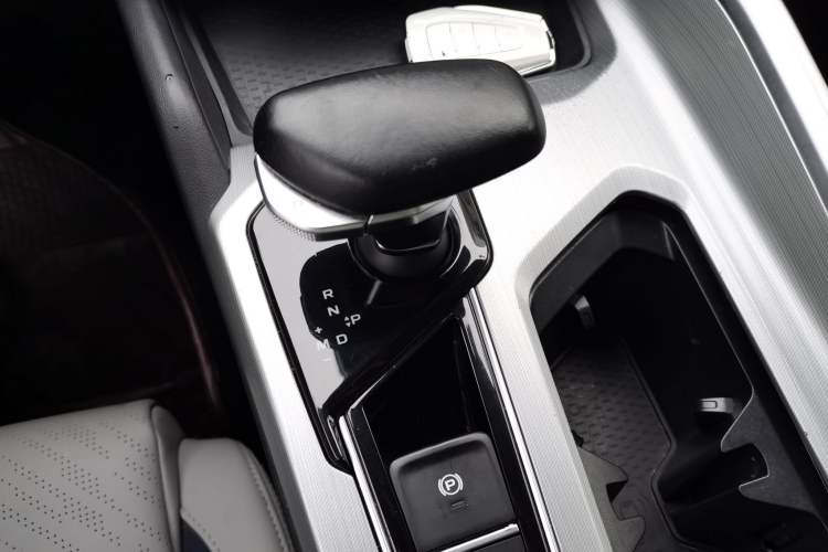 Used Geely Auto Preface 2023 2.0TD Prestige Version Gear Lever