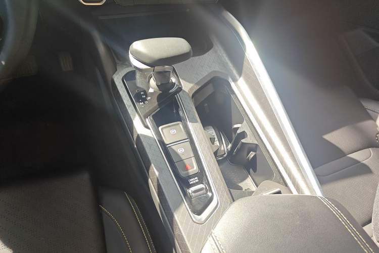 Used Geely Auto Preface 2023 1.5TD Kunlun Edition Gear Lever