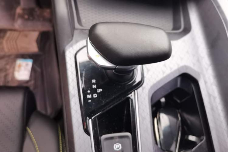 Used Geely Auto Preface 2023 1.5TD Kunlun Edition Gear Lever