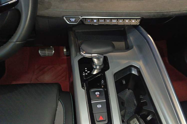 Used Geely Auto Preface 2023 2.0TD "Only This Verdant Green" Edition Gear Lever