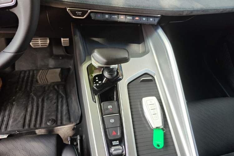 Used Geely Auto Preface 2023 2.0TD "Only This Verdant Green" Edition Gear Lever
