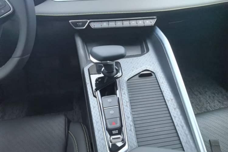 Used Geely Auto Preface 2023 1.5TD Kunlun Edition Gear Lever