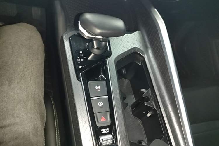 Used Geely Auto Preface 2023 1.5TD Kunlun Edition Gear Lever