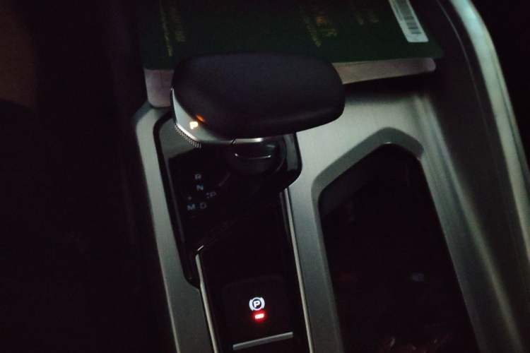 Used Geely Auto Preface 2023 2.0TD "Only This Verdant Green" Edition Gear Lever