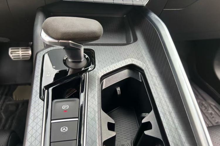 Used Geely Auto Preface 2023 2.0TD Space-Time Edition Interior 8