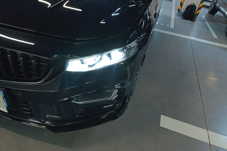 Used Geely Auto Preface 2023 2.0TD "Only This Verdant Green" Edition Left Front Headlight