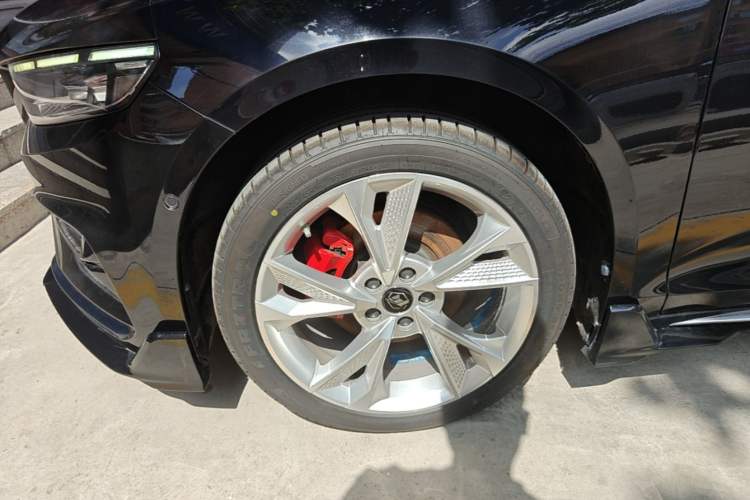 Used Geely Auto Preface 2023 2.0TD "Only This Verdant Green" Edition Left Front Wheel Hub