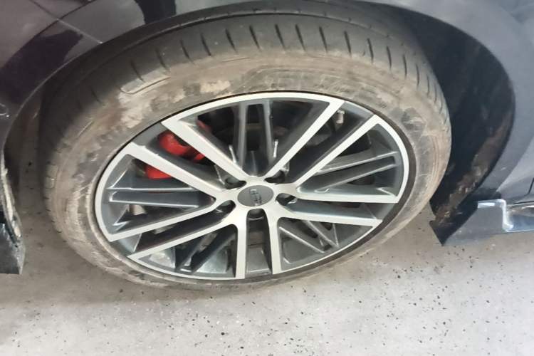 Used Geely Auto Preface 2023 2.0TD "Only This Verdant Green" Edition Left Front Wheel Hub