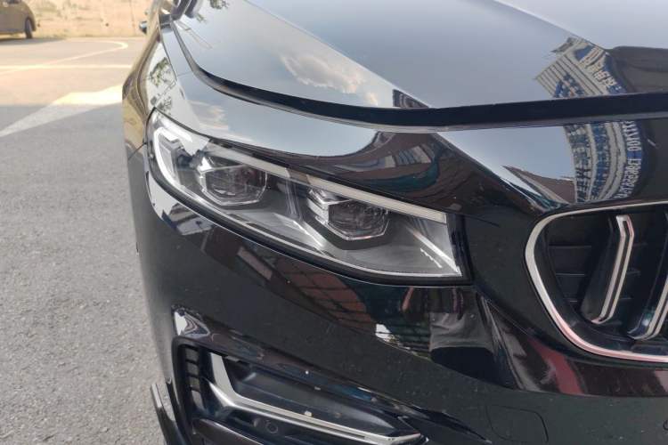 Used Geely Auto Preface 2023 2.0TD "Only This Verdant Green" Edition Right Front Headlight