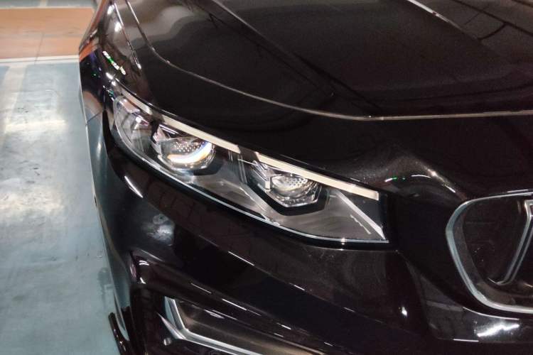 Used Geely Auto Preface 2023 2.0TD "Only This Verdant Green" Edition Right Front Headlight
