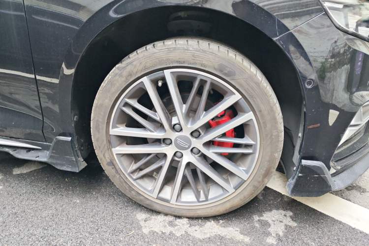 Used Geely Auto Preface 2023 2.0TD "Only This Verdant Green" Edition Right Front Wheel Hub