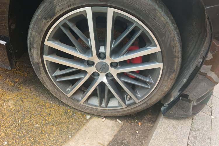 Used Geely Auto Preface 2023 2.0TD "Only This Verdant Green" Edition Right Front Wheel Hub