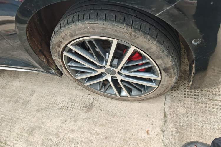 Used Geely Auto Preface 2023 2.0TD Prestige Version Right Front Wheel Hub
