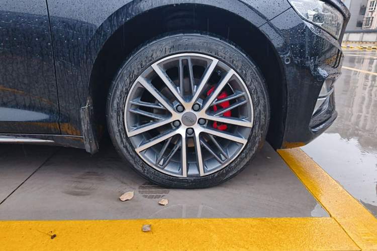 Used Geely Auto Preface 2023 2.0TD Prestige Version Right Front Wheel Hub