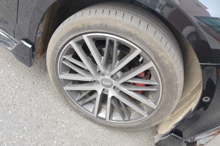 Used Geely Auto Preface 2023 2.0TD "Only This Verdant Green" Edition Right Front Wheel Hub