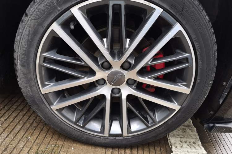 Used Geely Auto Preface 2023 2.0TD Prestige Version Right Front Wheel Hub