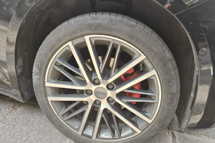 Used Geely Auto Preface 2023 2.0TD Prestige Version Right Front Wheel Hub