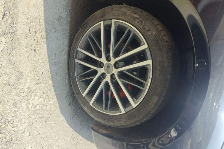 Used Geely Auto Preface 2023 2.0TD Prestige Version Right Front Wheel Hub