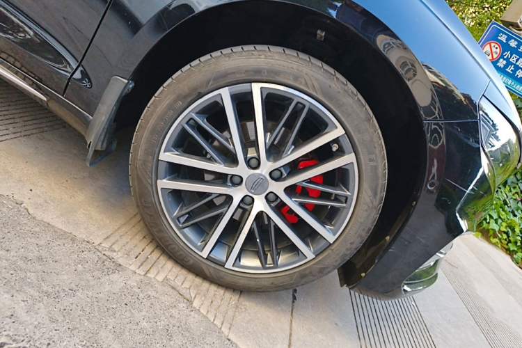 Used Geely Auto Preface 2023 2.0TD Prestige Version Right Front Wheel Hub