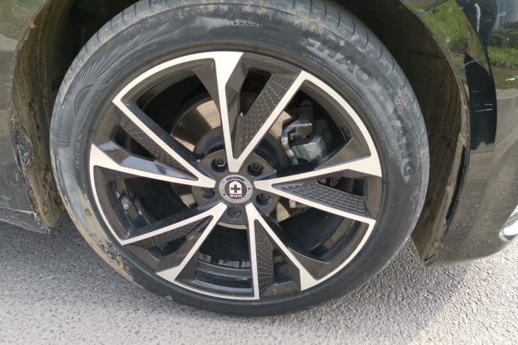 Used Geely Auto Preface 2023 1.5TD Fuyao Version Right Front Wheel Hub