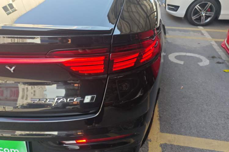 Used Geely Auto Preface 2023 2.0TD "Only This Verdant Green" Edition Right Rear Taillight