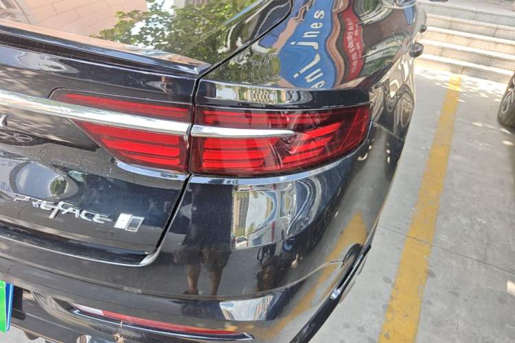 Used Geely Auto Preface 2023 2.0TD "Only This Verdant Green" Edition Right Rear Taillight