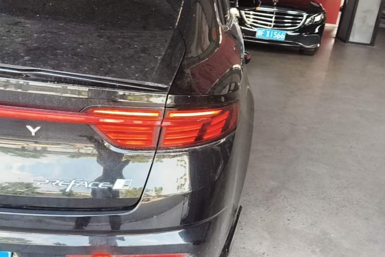 Used Geely Auto Preface 2023 2.0TD "Only This Verdant Green" Edition Right Rear Taillight