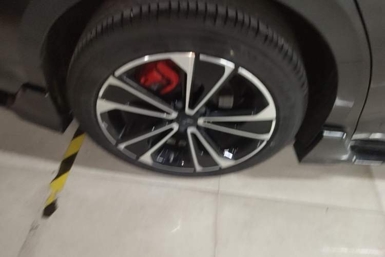 Used Geely Auto Preface 2023 2.0TD Space-Time Edition Right Rear Wheel Hub