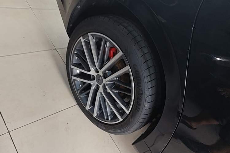 Used Geely Auto Preface 2023 2.0TD Prestige Version Right Rear Wheel Hub
