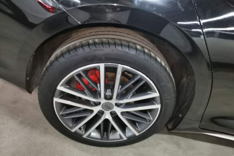 Used Geely Auto Preface 2023 2.0TD Prestige Version Right Rear Wheel Hub