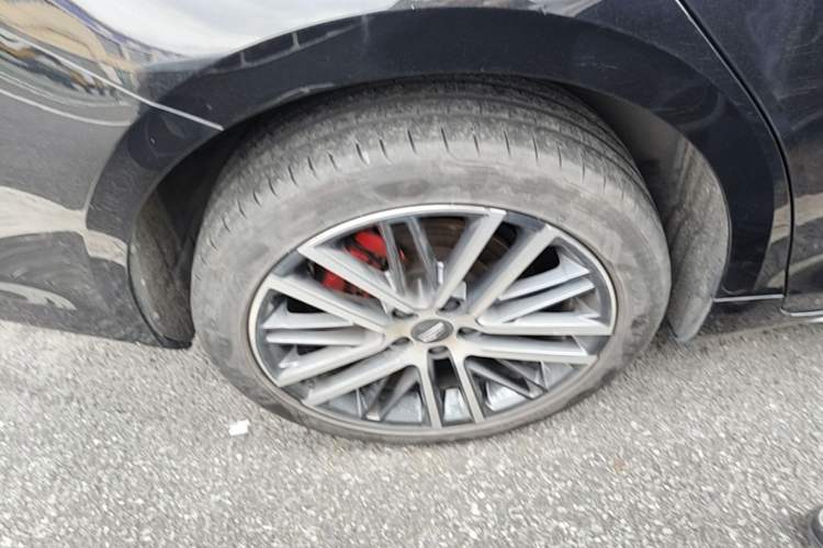 Used Geely Auto Preface 2023 2.0TD Prestige Version Right Rear Wheel Hub