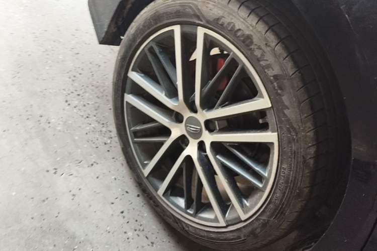 Used Geely Auto Preface 2023 2.0TD "Only This Verdant Green" Edition Right Rear Wheel Hub
