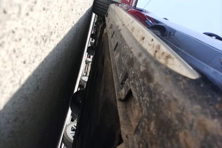 Used Geely Auto Preface 2023 2.0TD Luxury Version Right Side Sill