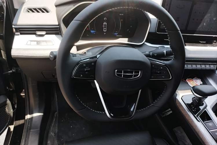 Used Geely Auto Preface 2023 2.0TD Luxury Version Steering Wheel
