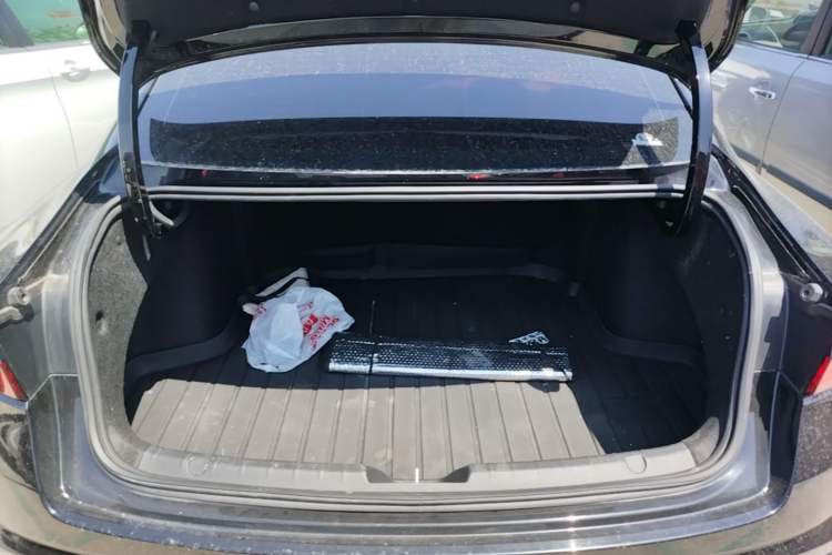 Used Geely Auto Preface 2023 2.0TD Luxury Version Trunk