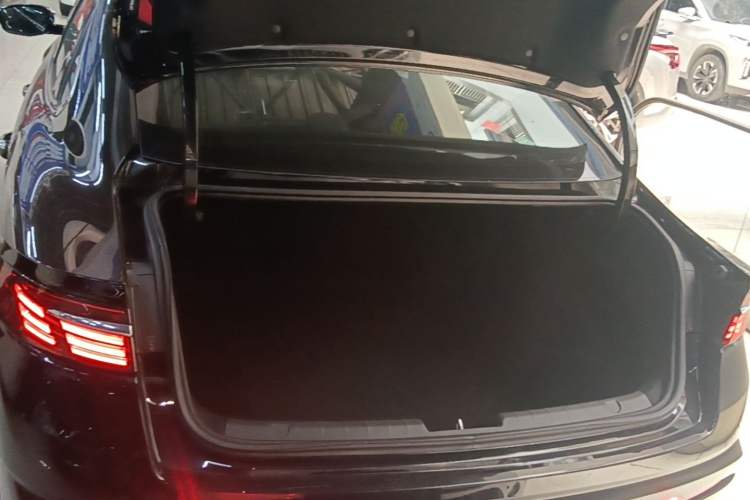 Used Geely Auto Preface 2023 1.5TD Kunlun Edition Trunk
