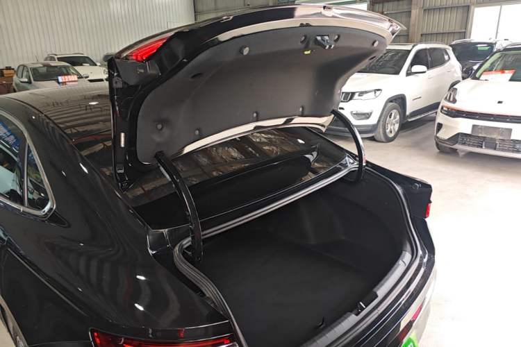 Used Geely Auto Preface 2023 2.0TD Prestige Version Trunk