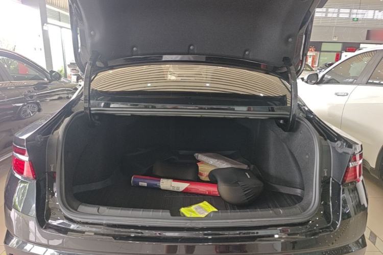Used Geely Auto Preface 2023 1.5TD Kunlun Edition Trunk