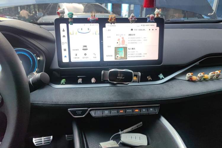 Used Geely Auto Preface 2023 2.0TD "Only This Verdant Green" Edition Audio And AC Panel