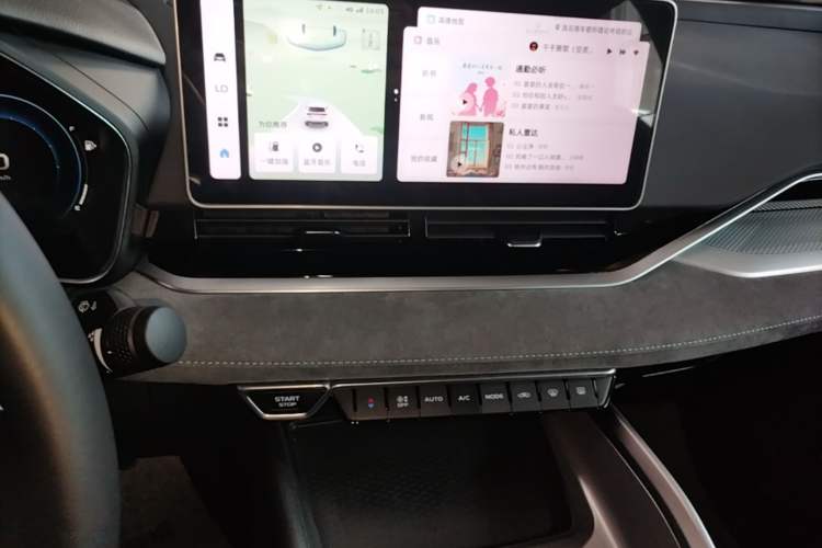 Used Geely Auto Preface 2023 2.0TD "Only This Verdant Green" Edition Audio And AC Panel