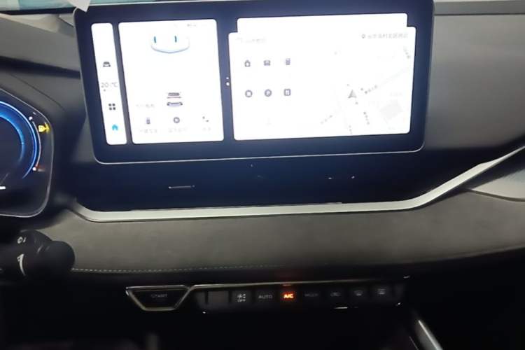 Used Geely Auto Preface 2023 2.0TD "Only This Verdant Green" Edition Audio And AC Panel