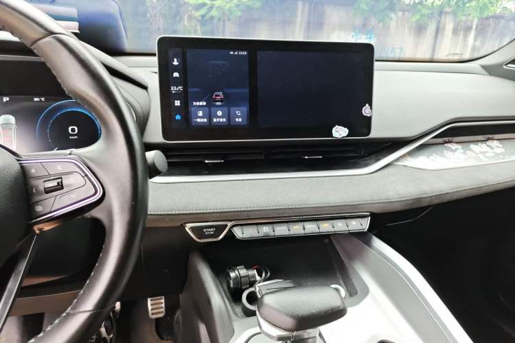 Used Geely Auto Preface 2023 2.0TD "Only This Verdant Green" Edition Audio And AC Panel
